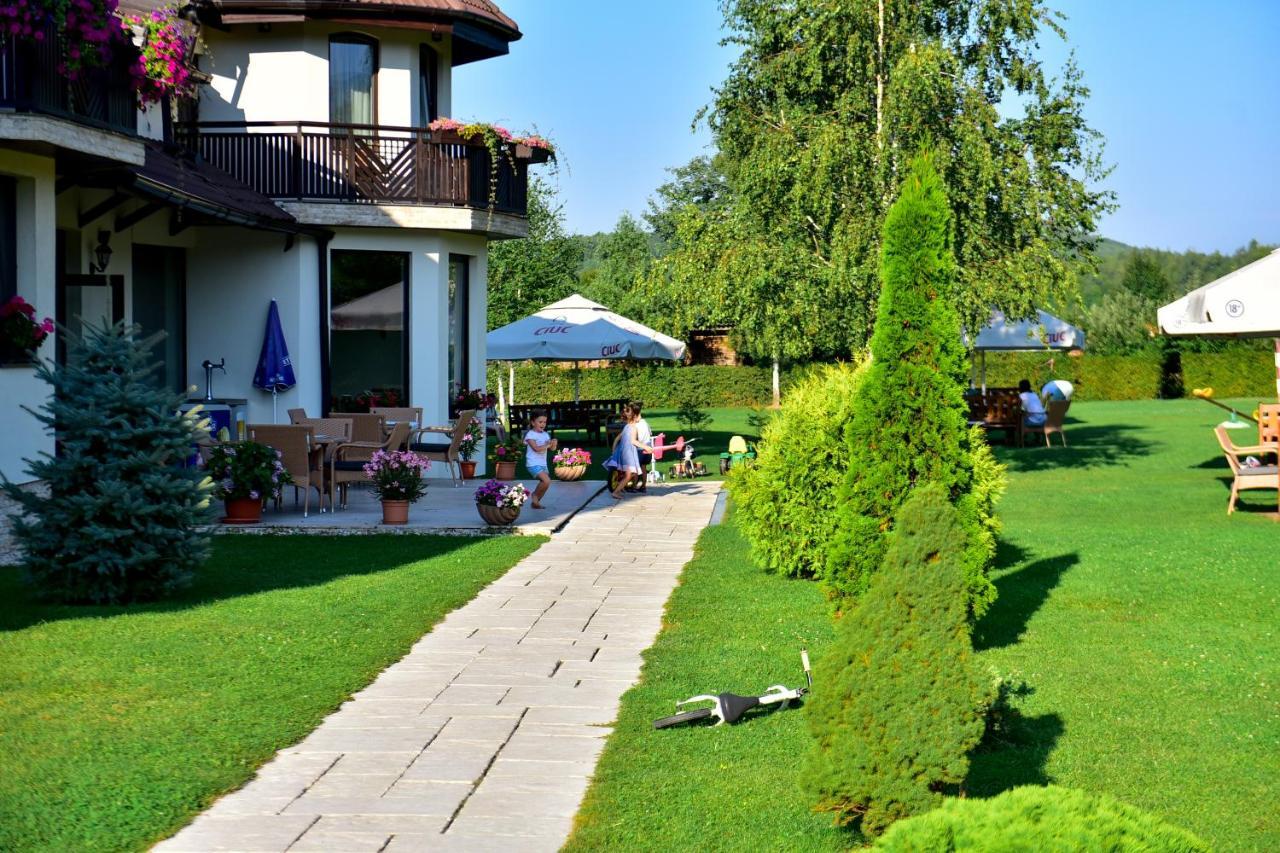 Natura Family Resort Avrig Exterior foto