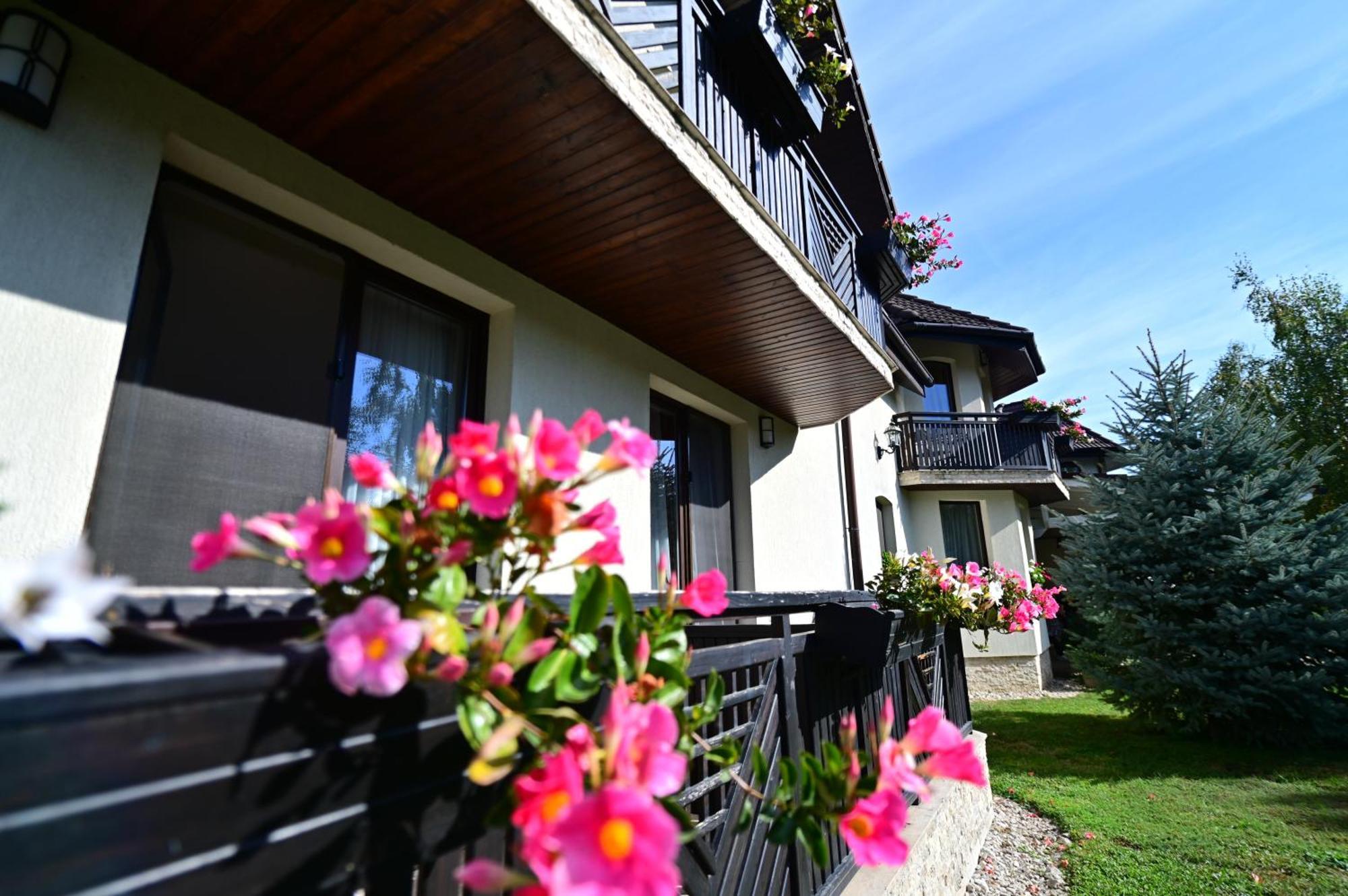 Natura Family Resort Avrig Exterior foto