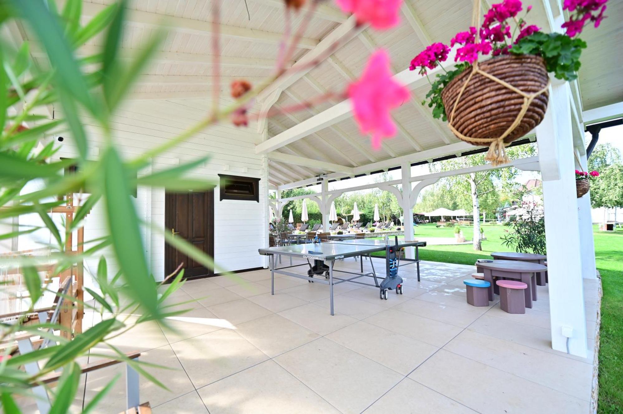 Natura Family Resort Avrig Exterior foto